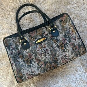 Elegant Floral Tapestry Travel Bag